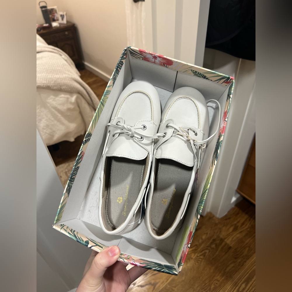 TOMMY BAHAMA Seafairer Boat Shoes — White — Women’s Size 9 — NWT
